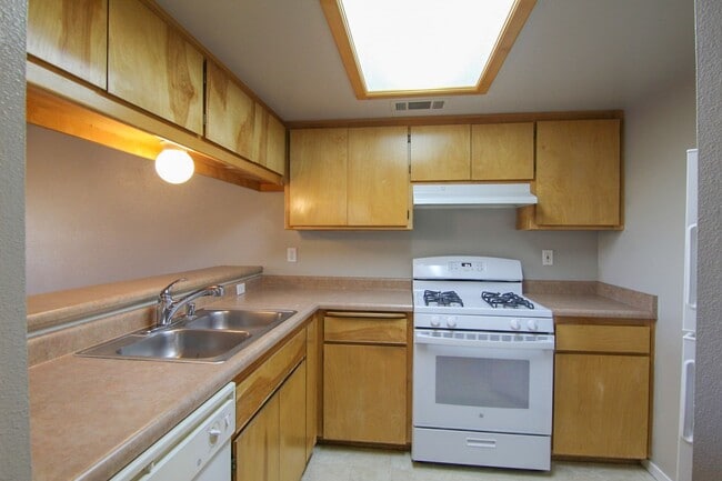 Building Photo - 1440 Serrano Pl