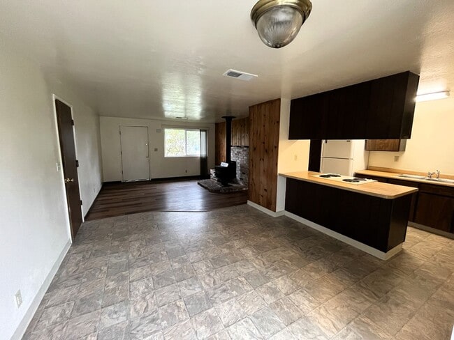 Building Photo - Pet Friendly Arcata Home With Large Yard, LVP Flooring & Laundry Hook Ups