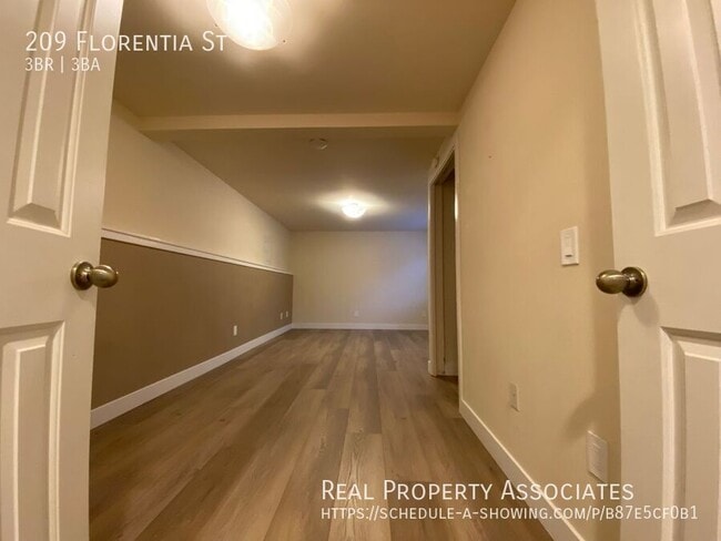 Building Photo - 209 Florentia St
