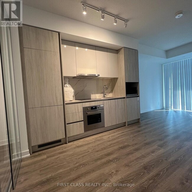 Building Photo - 180 Front St E