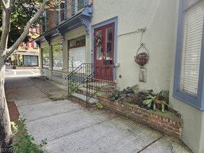 Building Photo - 67 Ferry St