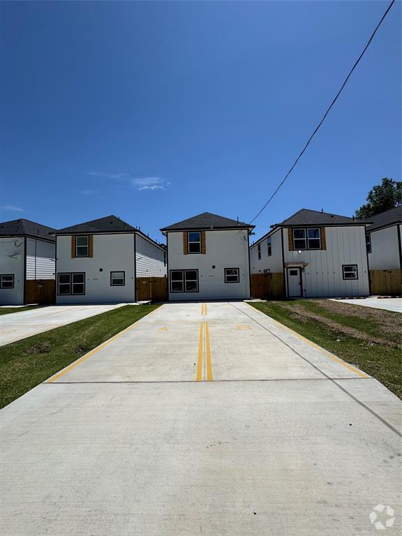 Building Photo - 8220 Bigwood St