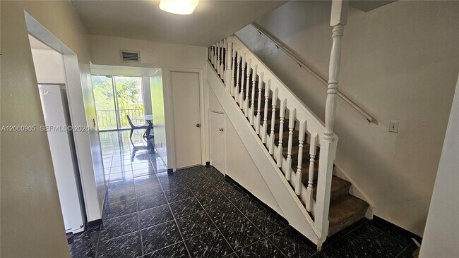 Foto del edificio - 1651 NE 115th St