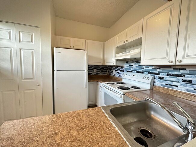 Building Photo - 611 Cypress Lake Blvd