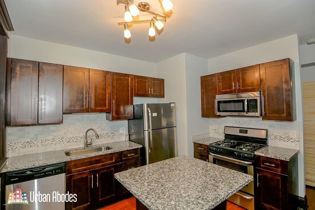 Foto principal - 4657 N Beacon St