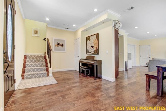 Building Photo - 58 S Altadena Dr