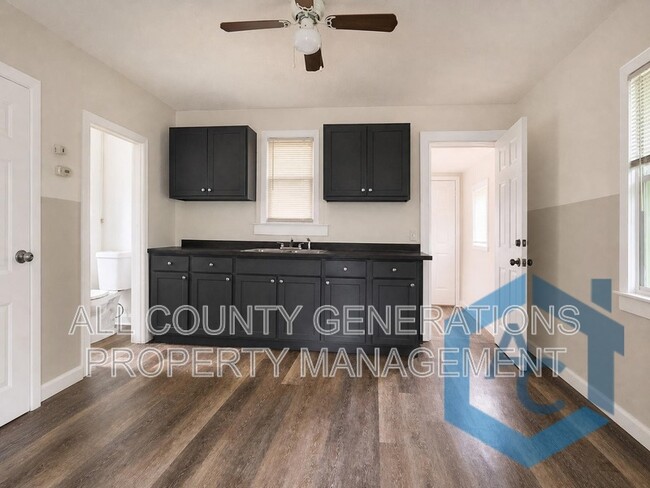 Building Photo - 10800 Shale Ave