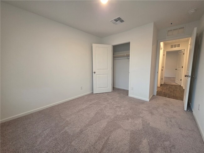 Building Photo - 2076 E Desert Greens Dr