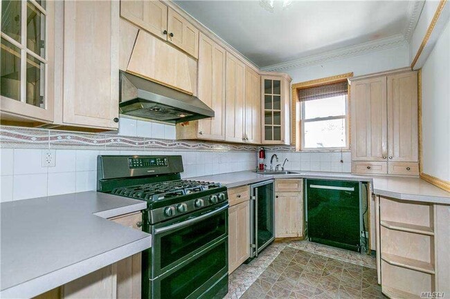 Building Photo - 927 79th St