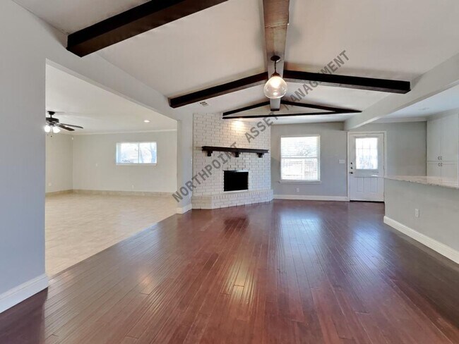 Foto del edificio - Newly Renovated Single Family Home | 4 BR/2BA | Fenced Backyard