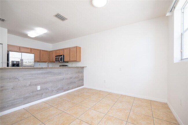 Building Photo - 10870 NW 88th Ter