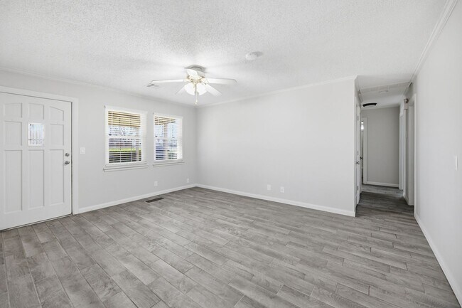 Foto del edificio - Cute 3 bed 1.5 bath home with a large yard and quite living in the highly desired Bixby Public Sc...