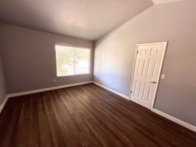 Foto del edificio - 1565 W Swift Ave