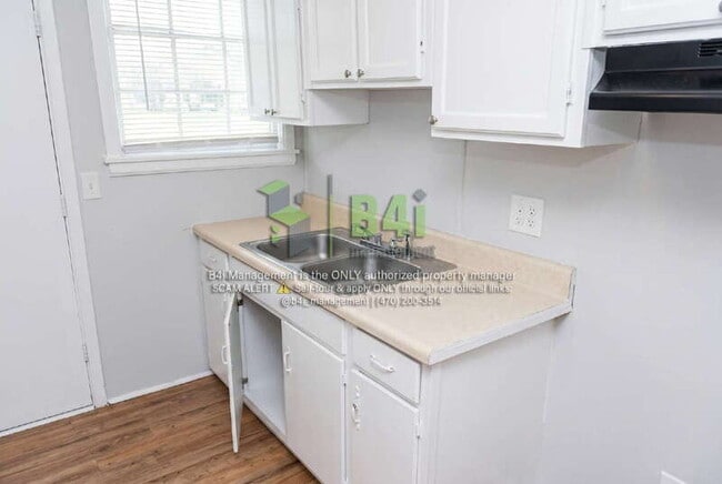 Building Photo - 163 Munson Dr