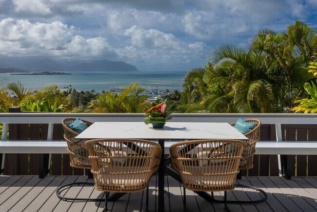 Foto del edificio - Scenic Hilltop Home with Pool & Views – 4B...