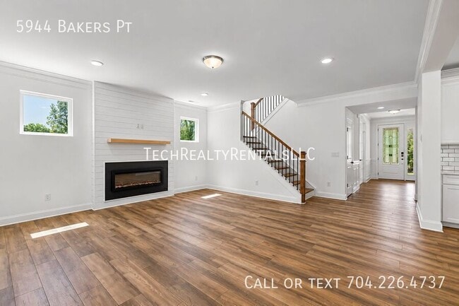Building Photo - 5944 Bakers Point
