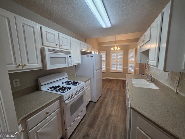 Building Photo - 120 Cloverwood Dr