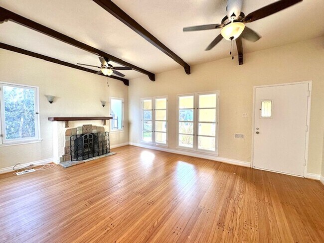 Building Photo - 2080 Eucalyptus Ave // Beautiful Home