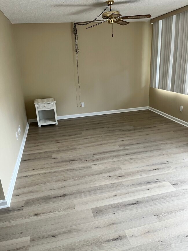 Foto del edificio - 4880 Locust St NE
