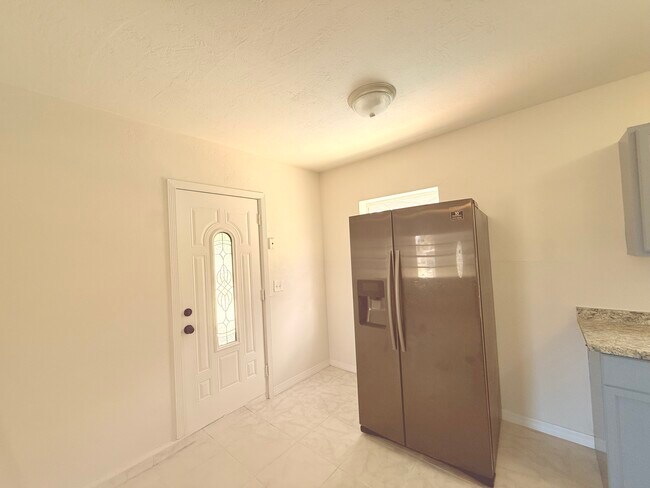 Building Photo - 2102 S 3rd St