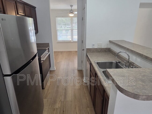 Building Photo - 108 Oak Valley Cir