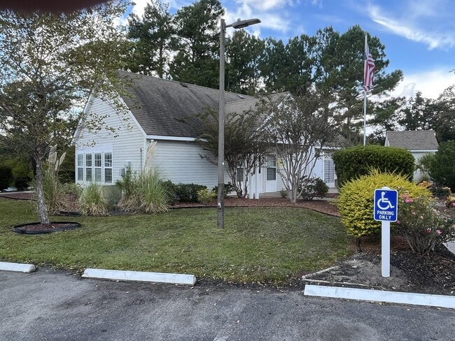 Building Photo - 2266 Huntingdon Dr