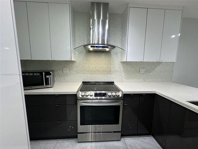 Building Photo - 460 E 23rd St