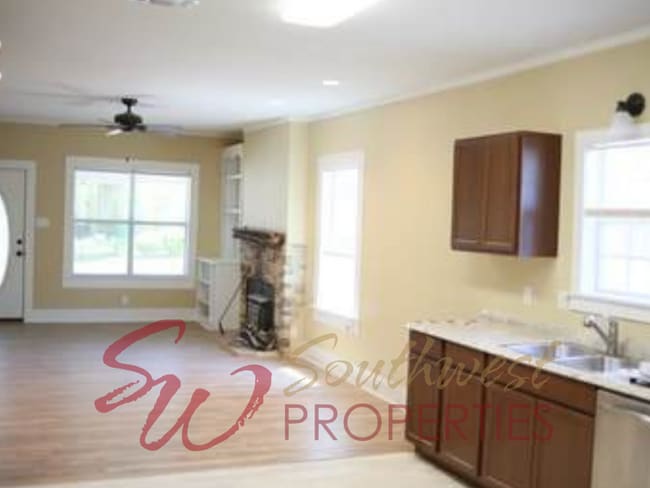 Building Photo - 2-Bedroom, 2-Bathroom Home with Huge Garage