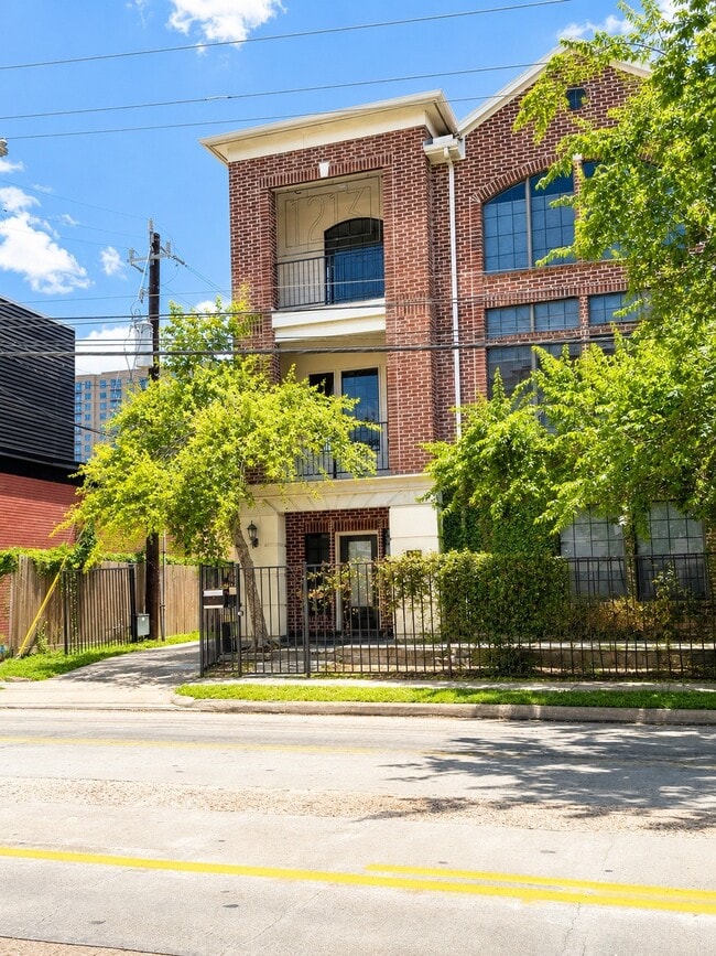 Building Photo - 1213 Dunlavy St