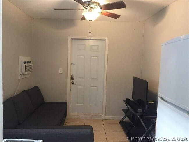 Foto del edificio - 340 NE 56th St