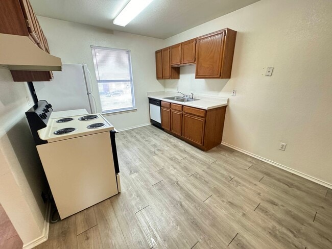 Foto del edificio - 1605 Benttree Dr