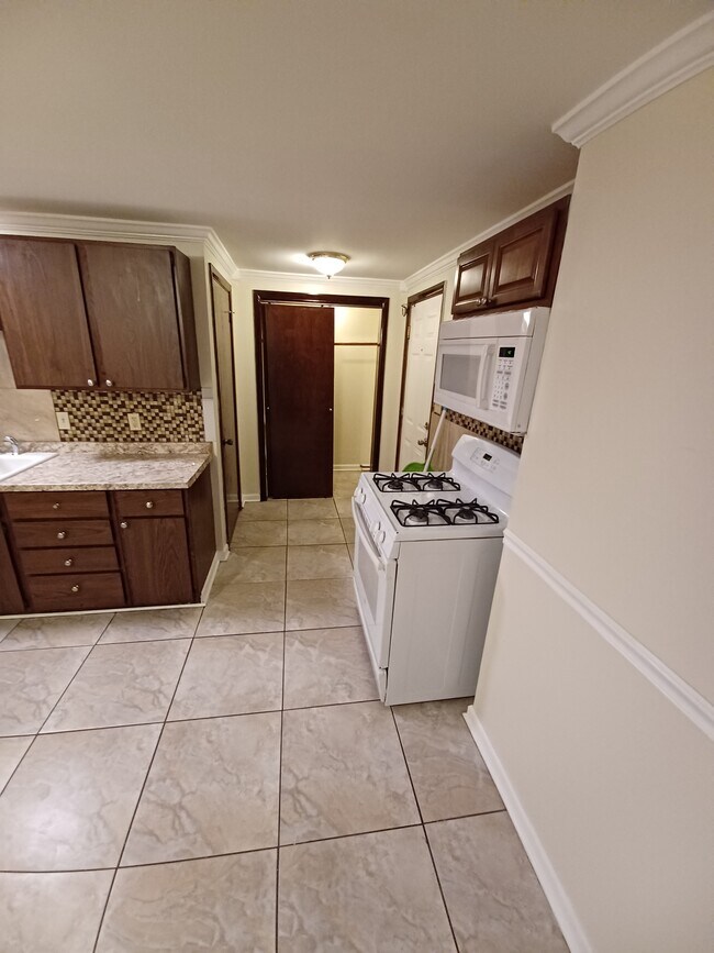 kitchen - 356 Amherst St