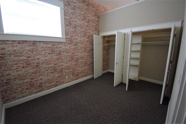 Building Photo - 210 W Mulberry St