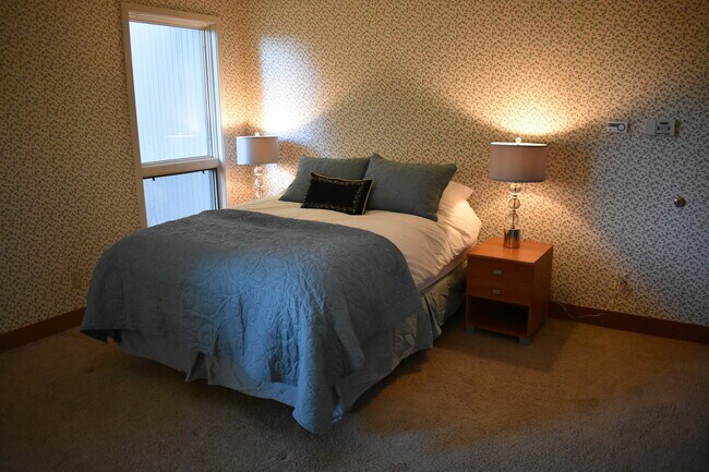 Foto del edificio - Furnished Executive Home in Mid-Town Bend