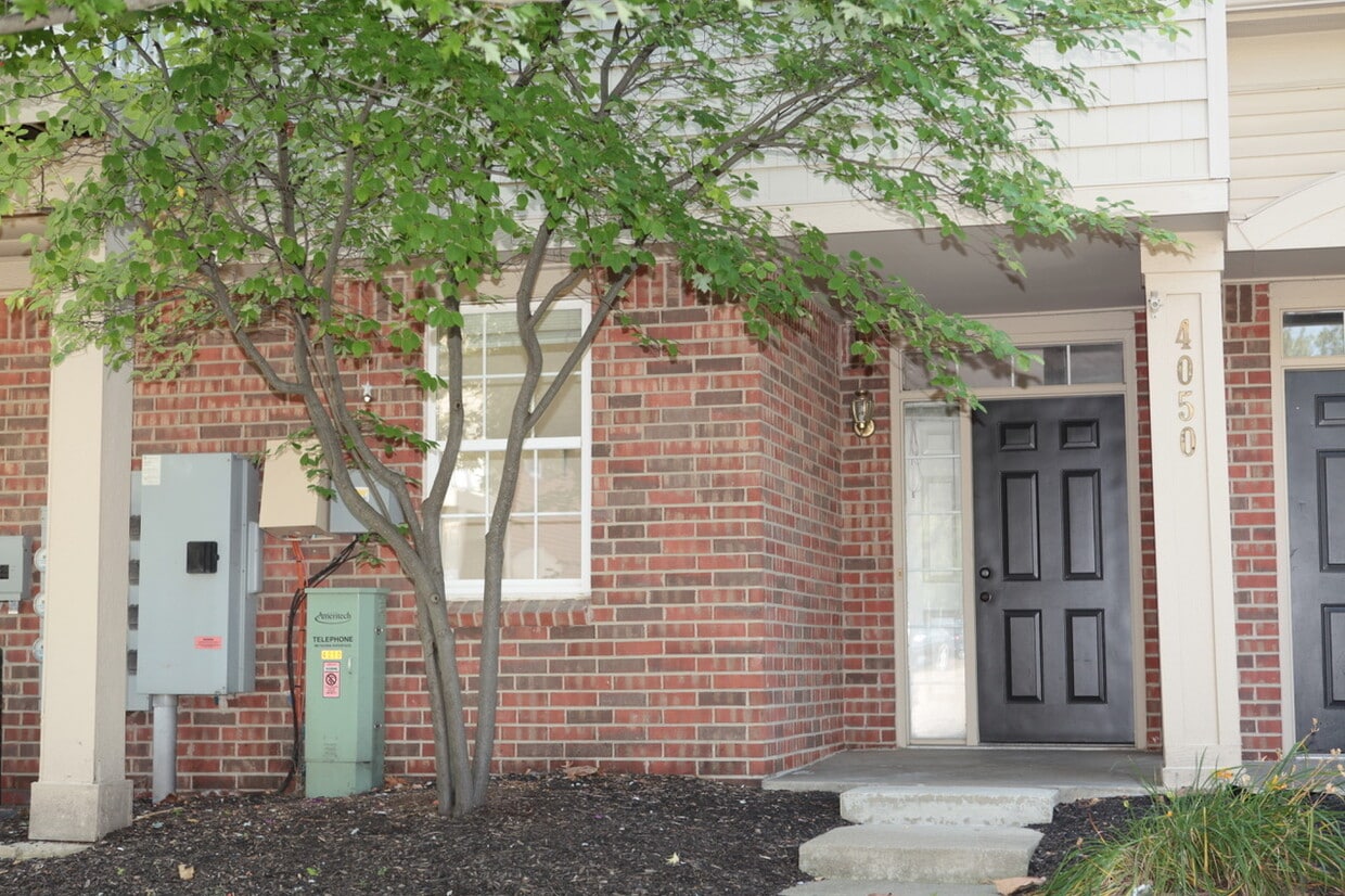 4050 Elizabeth Ave Unit 52, Canton, MI 48188 Condo for Rent in Canton