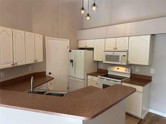 Building Photo - 9999 Summerbreeze Dr