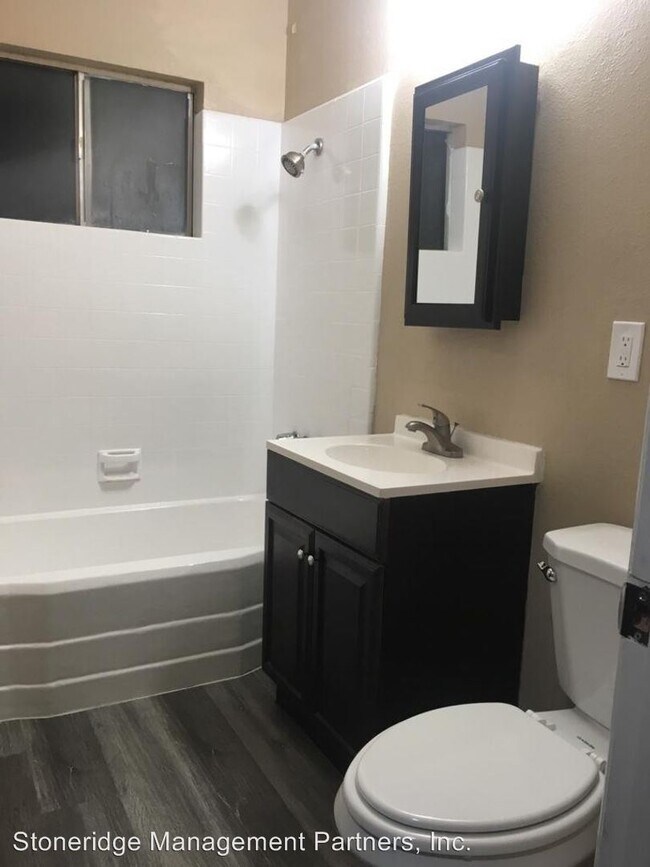 Foto del edificio - 419 W County Line Rd