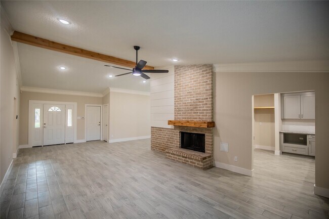Foto del edificio - 3919 Wintergreen Dr