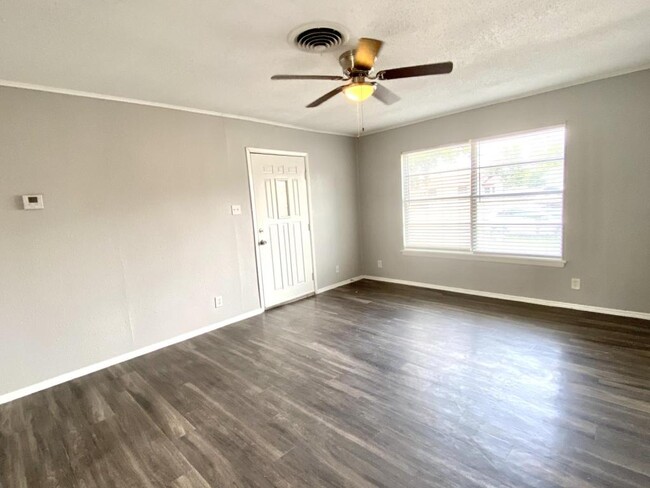 Foto del edificio - 7714 Stagecoach Ln