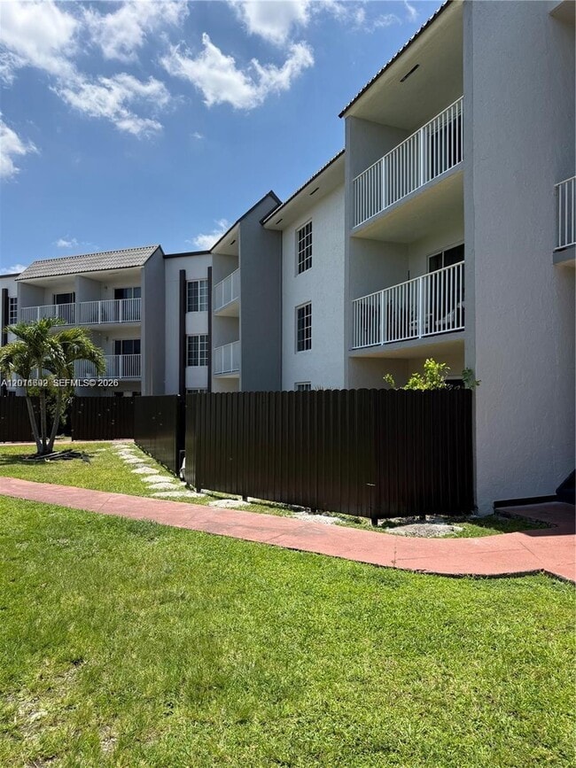 Foto del edificio - 4920 NW 79th Ave