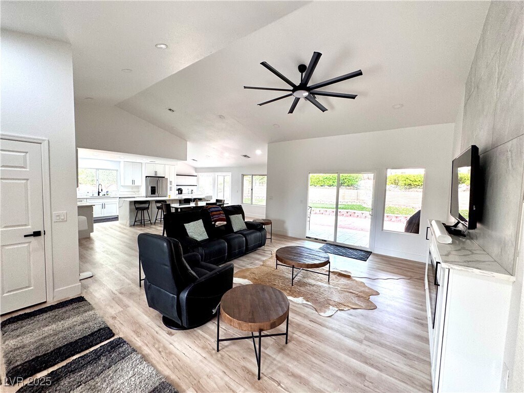 Foto principal - 9053 Firebird Dr