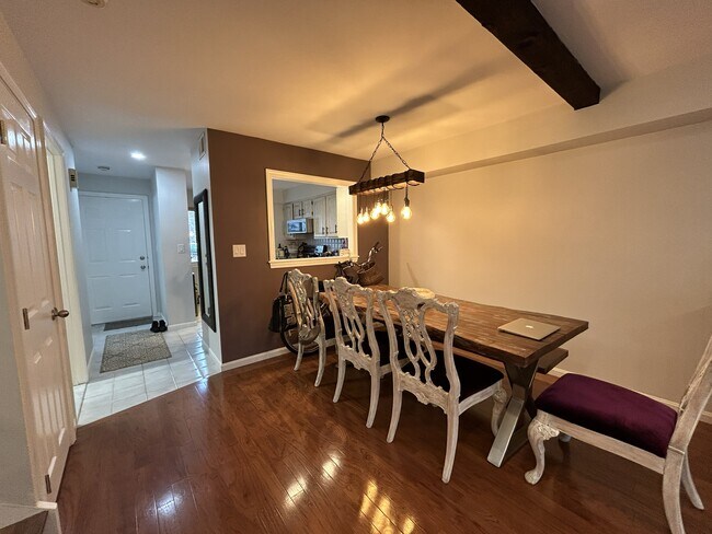 Foto del edificio - 6 Beals Cove Rd