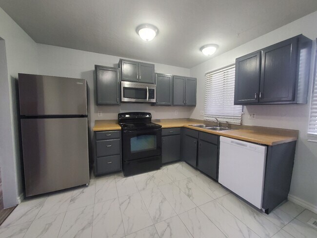 Building Photo - 4023 S Sagers Way