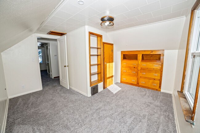 Foto del edificio - 4 Bedroom House in Neenah