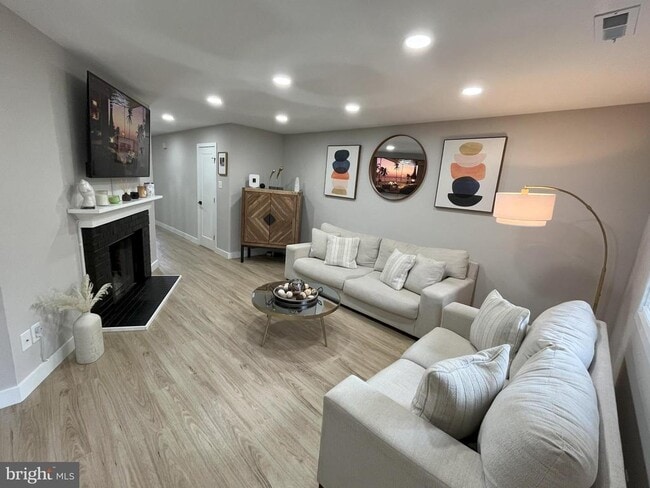 Building Photo - 402 Mulberry Cove