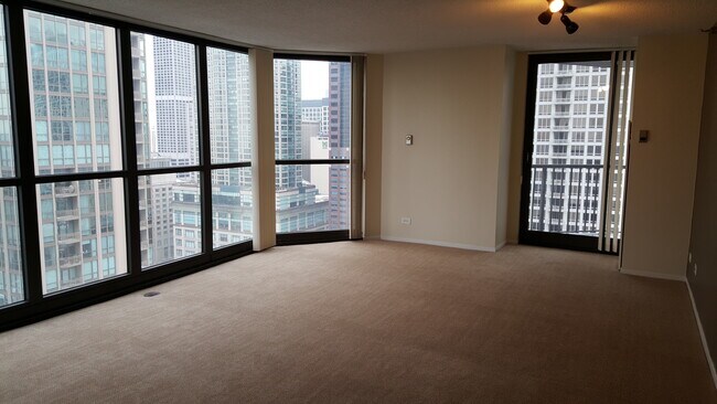 Living Room - 10 E Ontario St