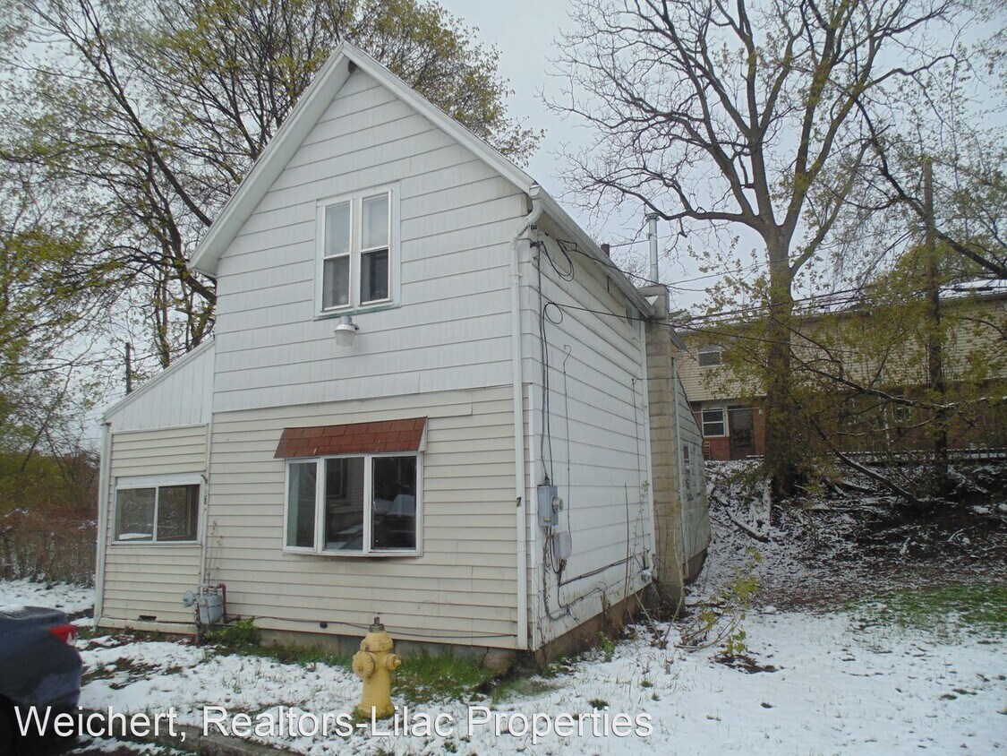 Primary Photo - 3 br, 1 bath House - 7 Utica Pl