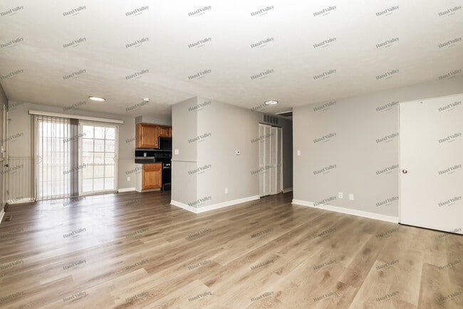 Foto del edificio - 705 Peach Orchard Dr