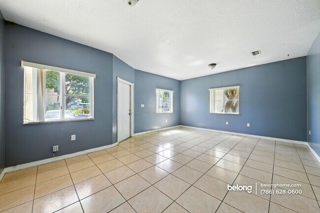 Foto del edificio - 2915 SE 15th Terrace