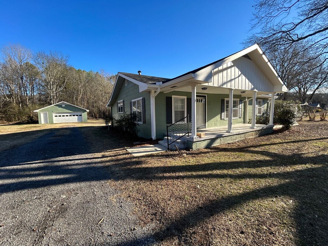 Primary Photo - 2/2 House with a Bonus Room- $1,295